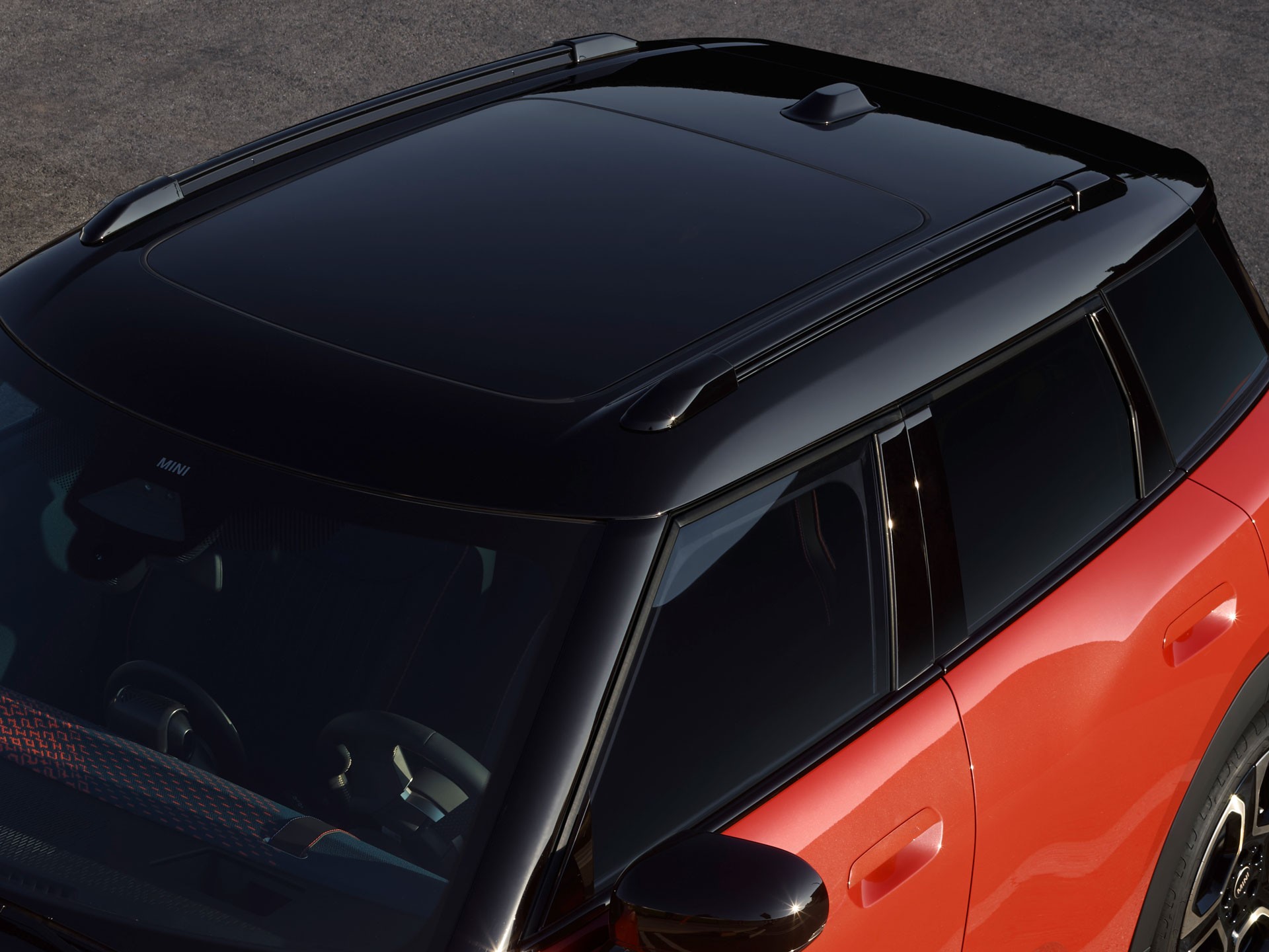 MINI Aceman 100% eléctrico - espacio y versatilidad - techo